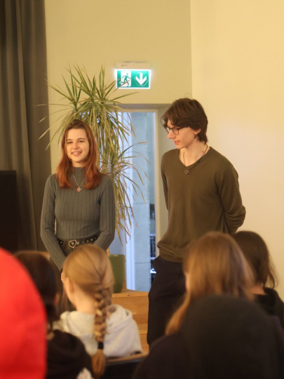 12. kl. skolēni veic pilsoniskās līdzdalības darbu, radot 9. kl skolēniem iespēju iepazīt mūzikas producēšanas nozari