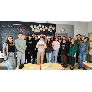 Demokrātijas skolas nodarbība 10. klasei - Uzticēšanās baterija