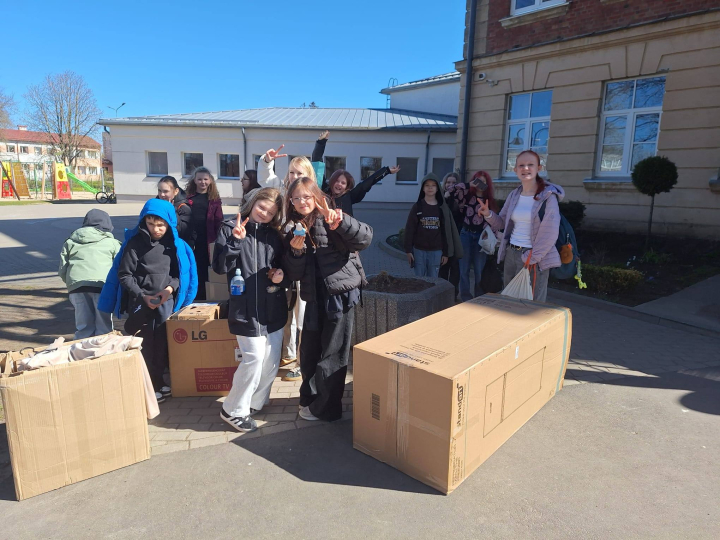 Skolas teātra pulciņš piedalāš festivālā 
