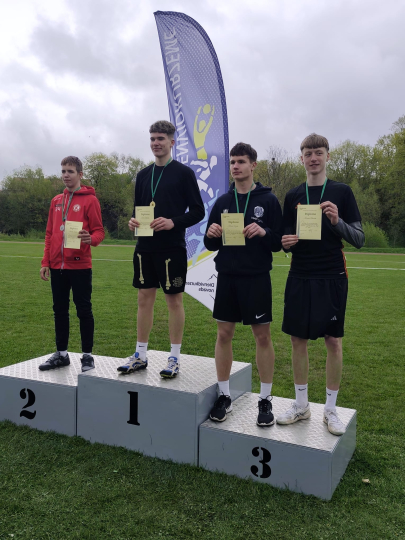 Skolēni plūc laurus Dienvidkurzemes novada skolēnu IV sporta spēles vieglatlētikā