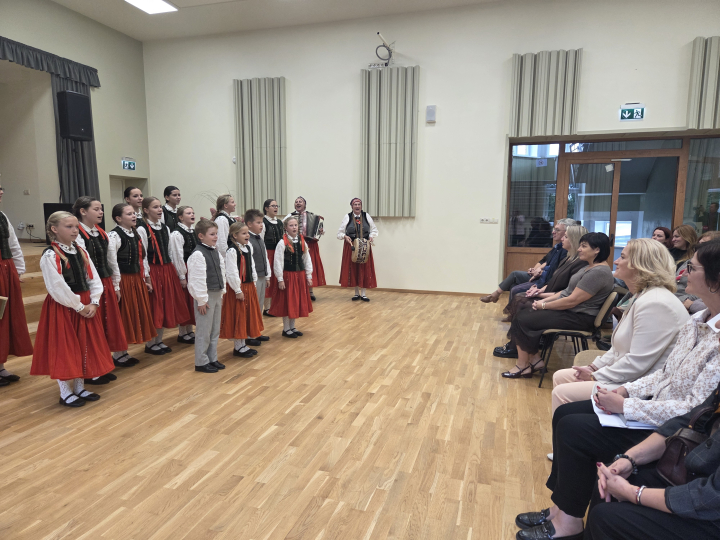 Izglītības un zinātnes ministres vizīte skolā