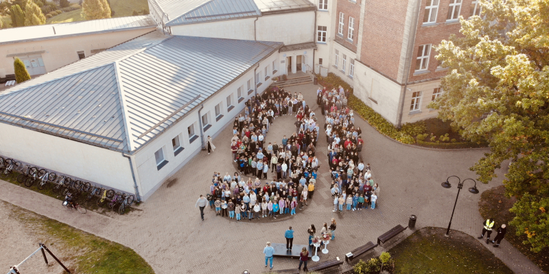 Daudz laimes skolai 91.dzimšanas dienā!