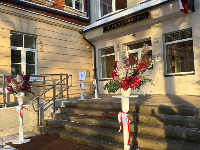 Skolas kāpņu atklāšana pēc rekonstrukcijas