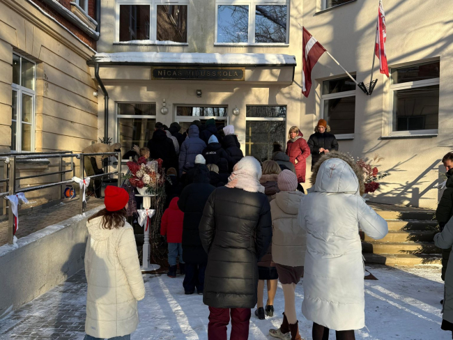 Skolas kāpņu atklāšana pēc rekonstrukcijas