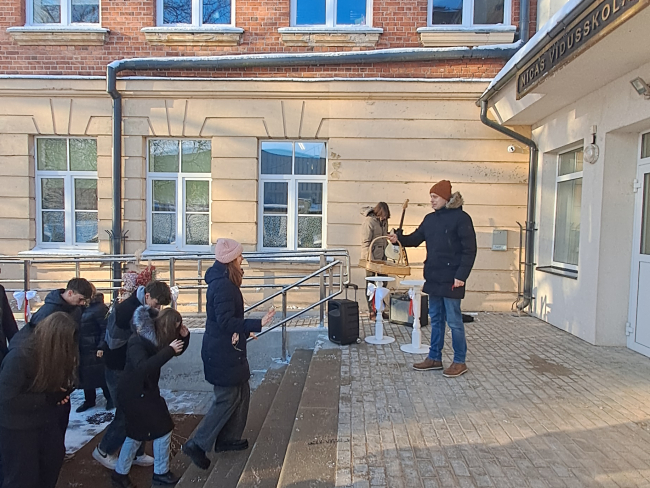 Skolas kāpņu atklāšana pēc rekonstrukcijas