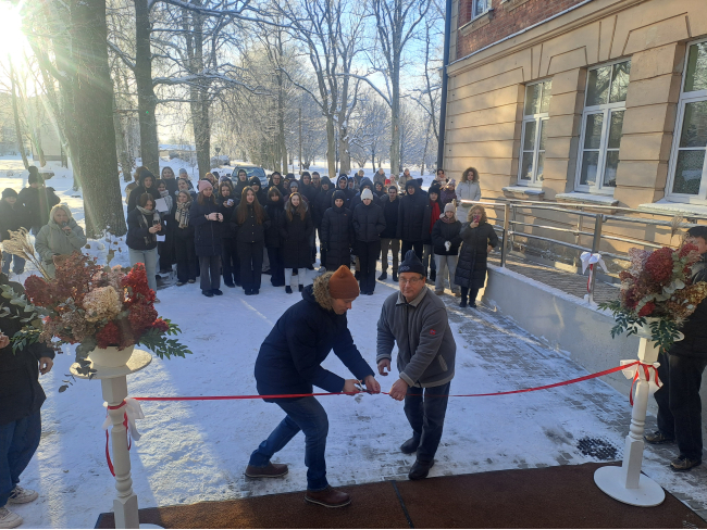 Skolas kāpņu atklāšana pēc rekonstrukcijas