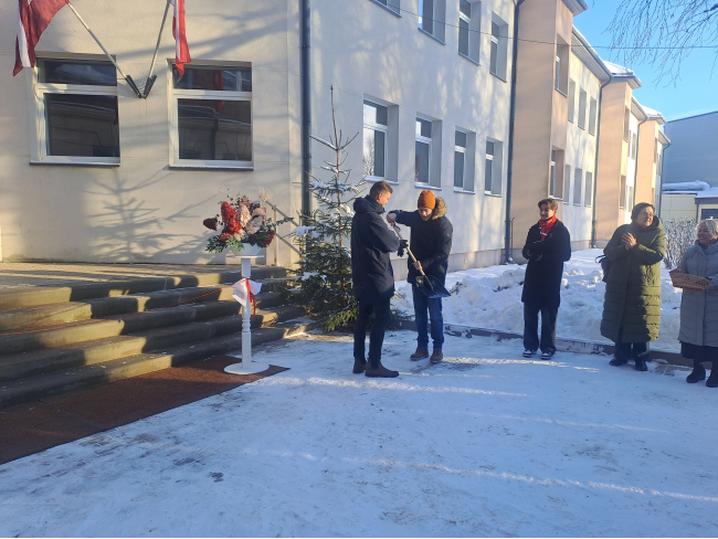 Skolas kāpņu atklāšana pēc rekonstrukcijas