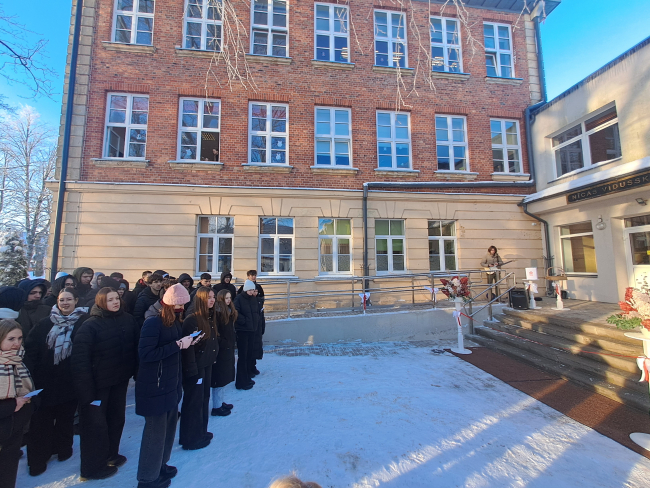 Skolas kāpņu atklāšana pēc rekonstrukcijas