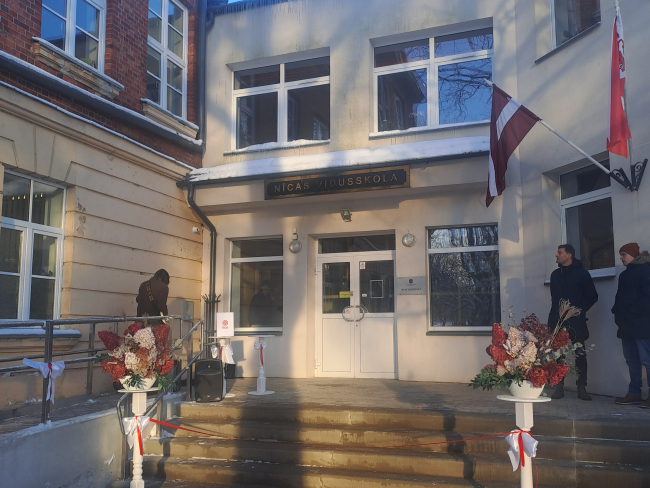 Skolas kāpņu atklāšana pēc rekonstrukcijas