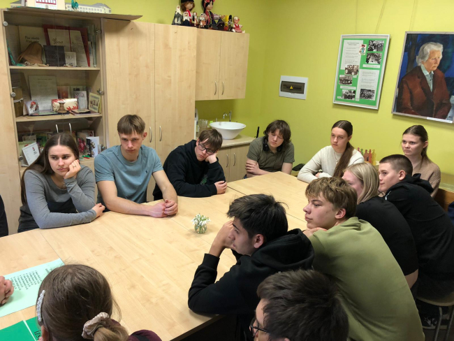 Nodarbība skolas muzejā par 1949.gada deportāciju